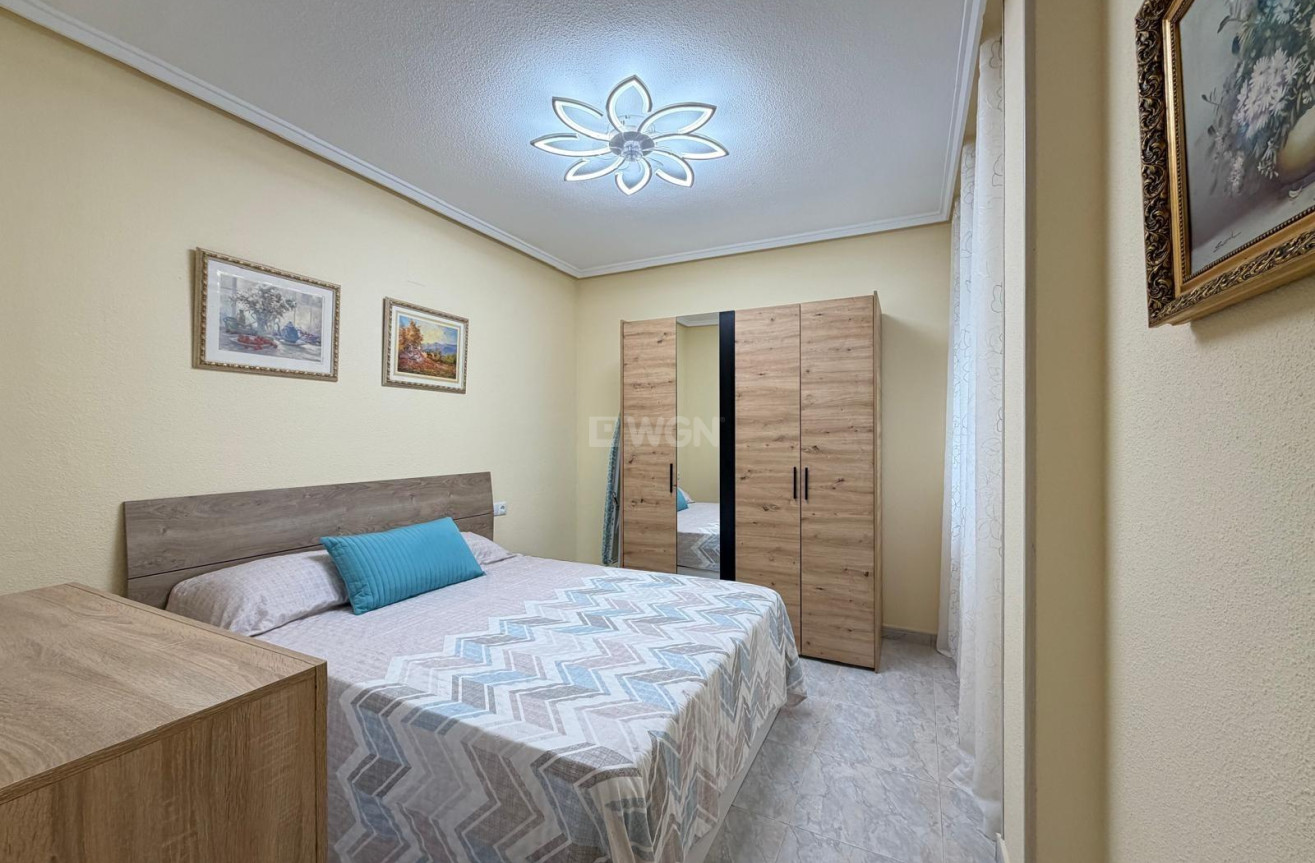 Odsprzedaż - Mieszkanie w bloku - Torrevieja - Playa del Cura