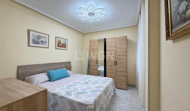 Odsprzedaż - Mieszkanie w bloku - Torrevieja - Playa del Cura