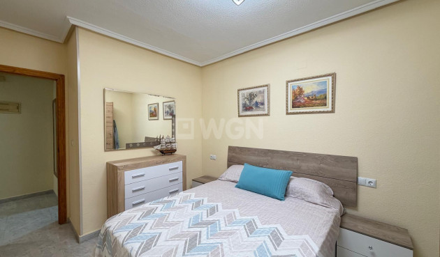 Odsprzedaż - Mieszkanie w bloku - Torrevieja - Playa del Cura