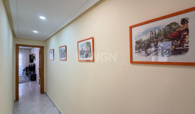 Odsprzedaż - Mieszkanie w bloku - Torrevieja - Playa del Cura