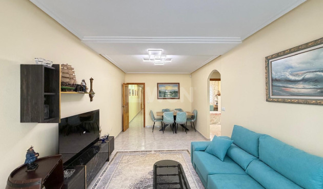 Odsprzedaż - Mieszkanie w bloku - Torrevieja - Playa del Cura