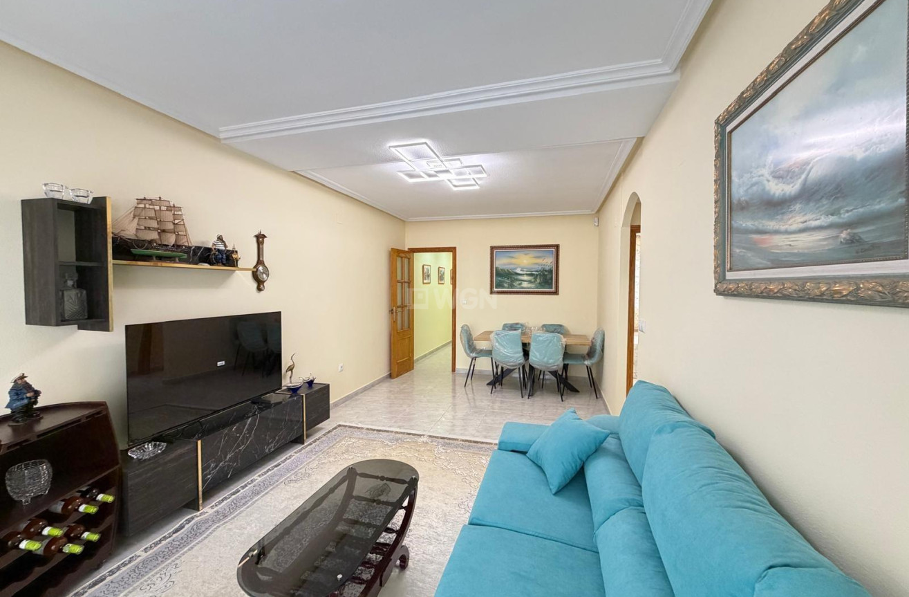 Odsprzedaż - Mieszkanie w bloku - Torrevieja - Playa del Cura