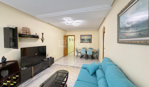 Odsprzedaż - Mieszkanie w bloku - Torrevieja - Playa del Cura