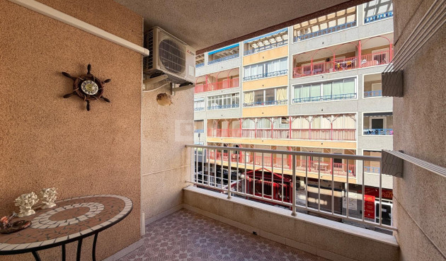Odsprzedaż - Mieszkanie w bloku - Torrevieja - Playa del Cura
