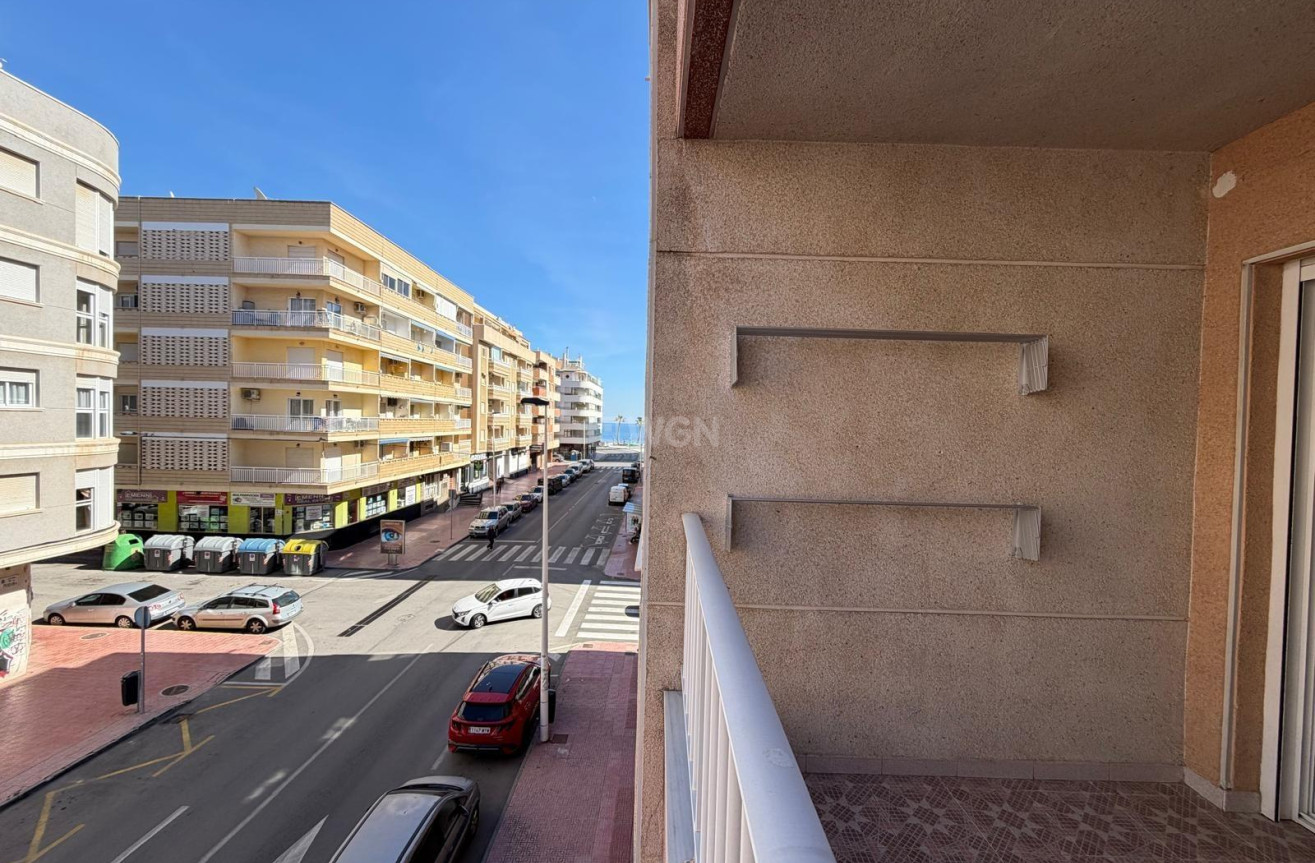 Odsprzedaż - Mieszkanie w bloku - Torrevieja - Playa del Cura