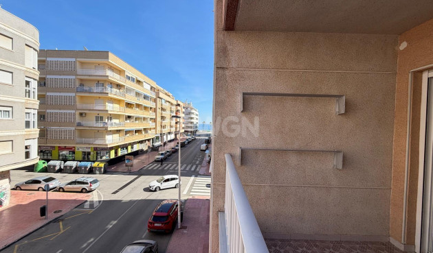 Odsprzedaż - Mieszkanie w bloku - Torrevieja - Playa del Cura