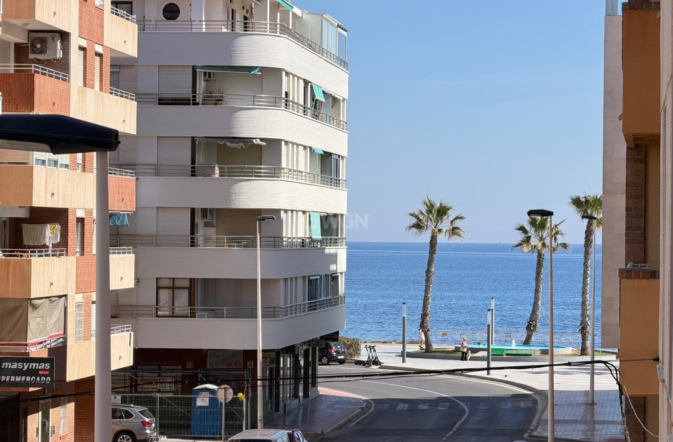 Odsprzedaż - Mieszkanie w bloku - Torrevieja - Playa del Cura