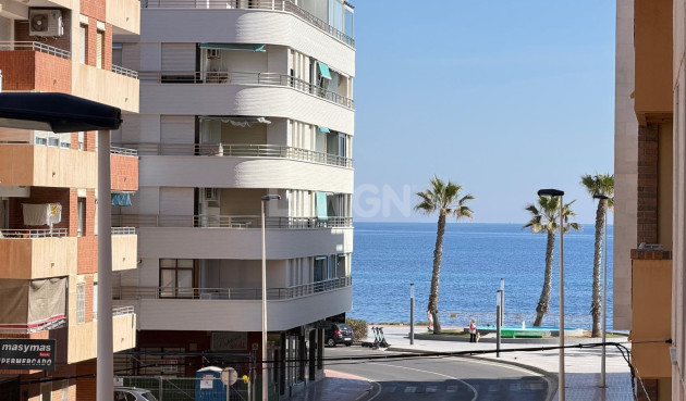 Odsprzedaż - Mieszkanie w bloku - Torrevieja - Playa del Cura