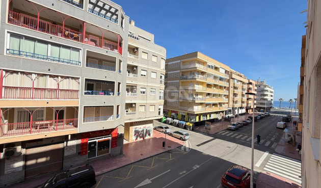 Odsprzedaż - Mieszkanie w bloku - Torrevieja - Playa del Cura