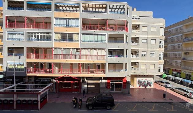 Odsprzedaż - Mieszkanie w bloku - Torrevieja - Playa del Cura