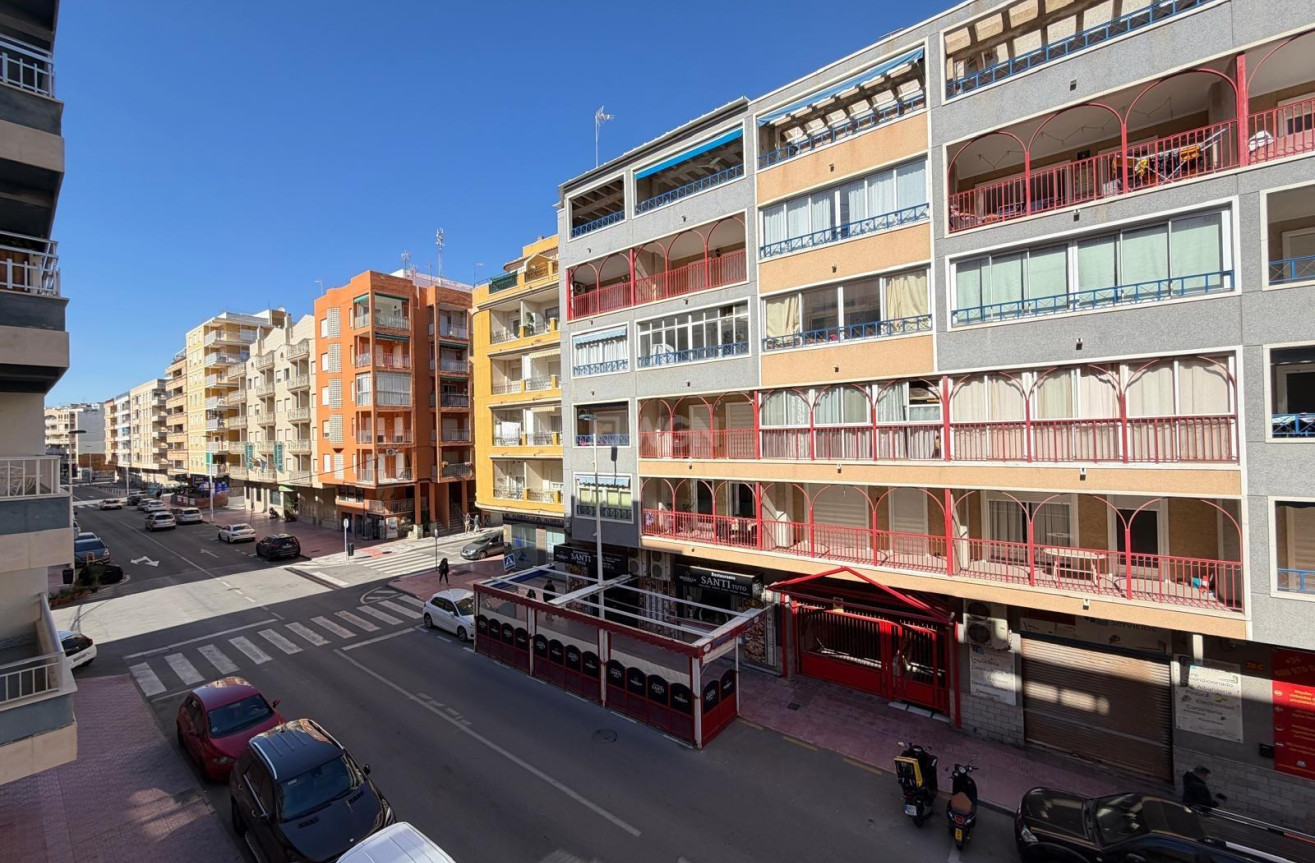 Odsprzedaż - Mieszkanie w bloku - Torrevieja - Playa del Cura