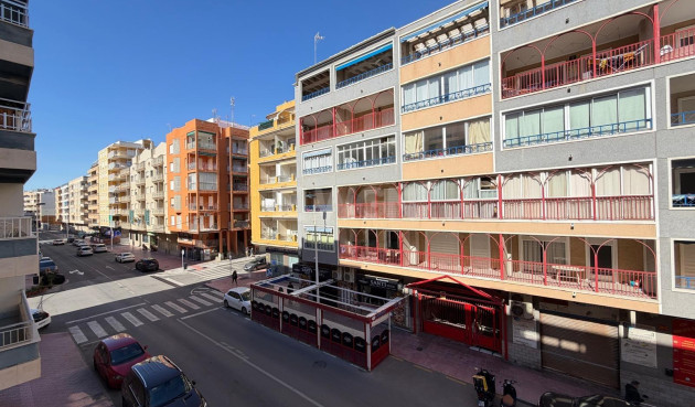 Odsprzedaż - Mieszkanie w bloku - Torrevieja - Playa del Cura