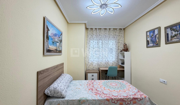 Odsprzedaż - Mieszkanie w bloku - Torrevieja - Playa del Cura