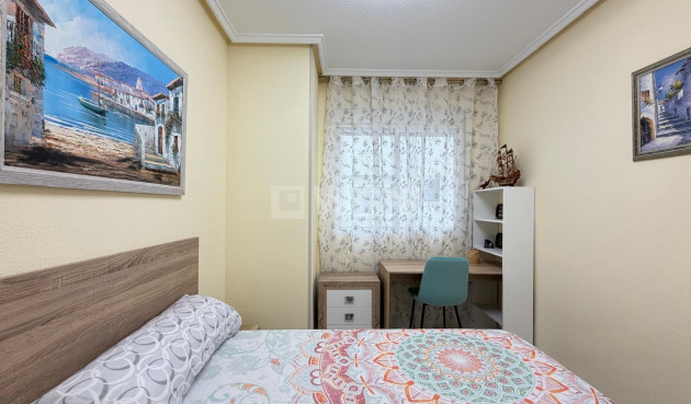 Odsprzedaż - Mieszkanie w bloku - Torrevieja - Playa del Cura