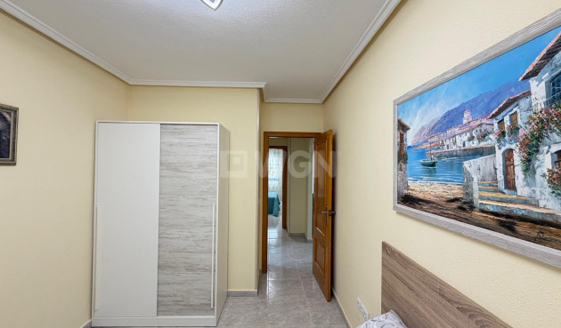 Odsprzedaż - Mieszkanie w bloku - Torrevieja - Playa del Cura