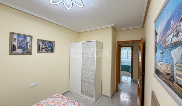 Odsprzedaż - Mieszkanie w bloku - Torrevieja - Playa del Cura