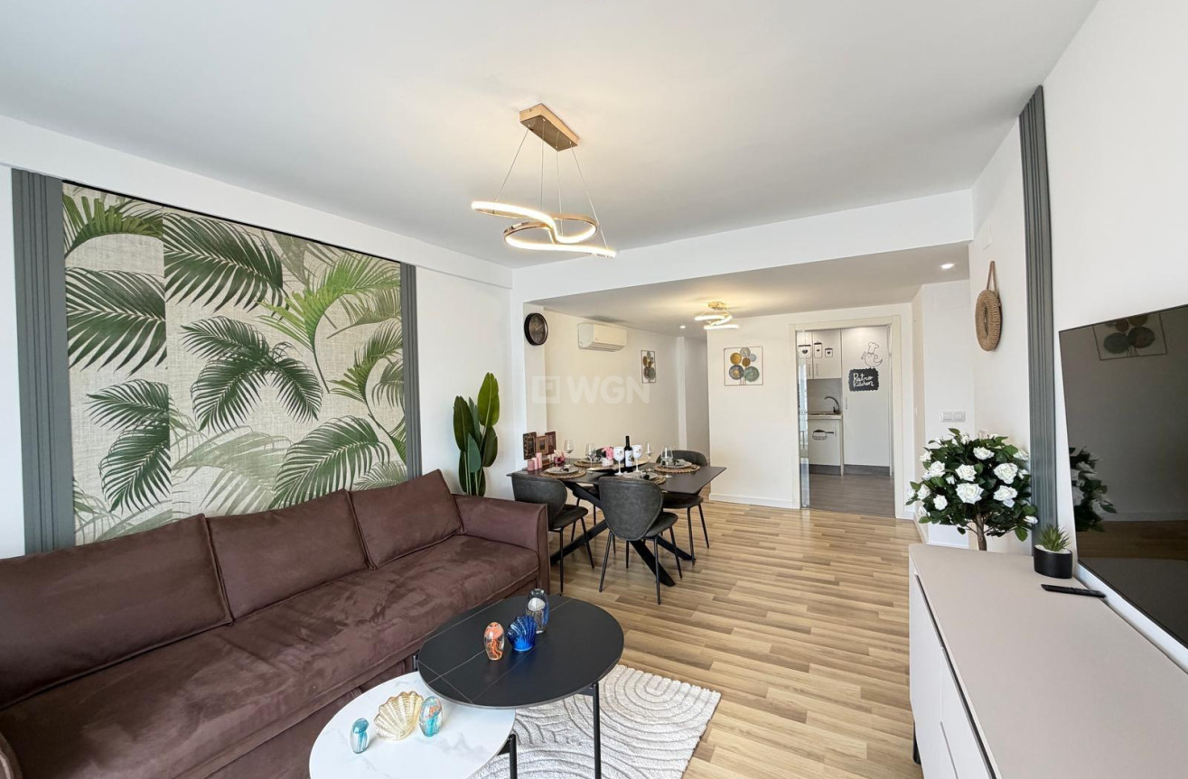 Odsprzedaż - Mieszkanie w bloku - Torrevieja - Centro