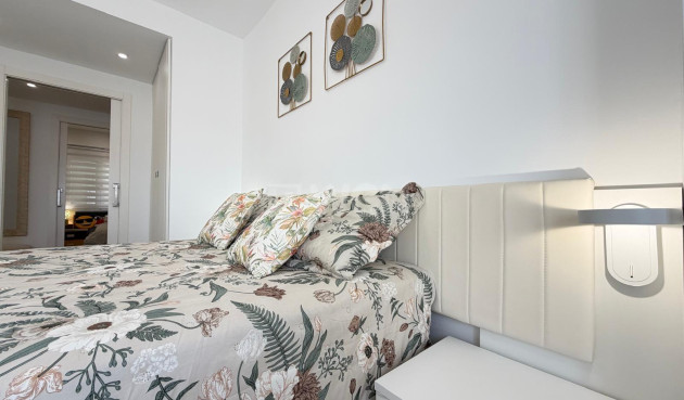 Odsprzedaż - Mieszkanie w bloku - Torrevieja - Centro