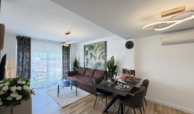Odsprzedaż - Mieszkanie w bloku - Torrevieja - Centro