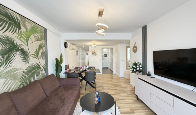 Odsprzedaż - Mieszkanie w bloku - Torrevieja - Centro