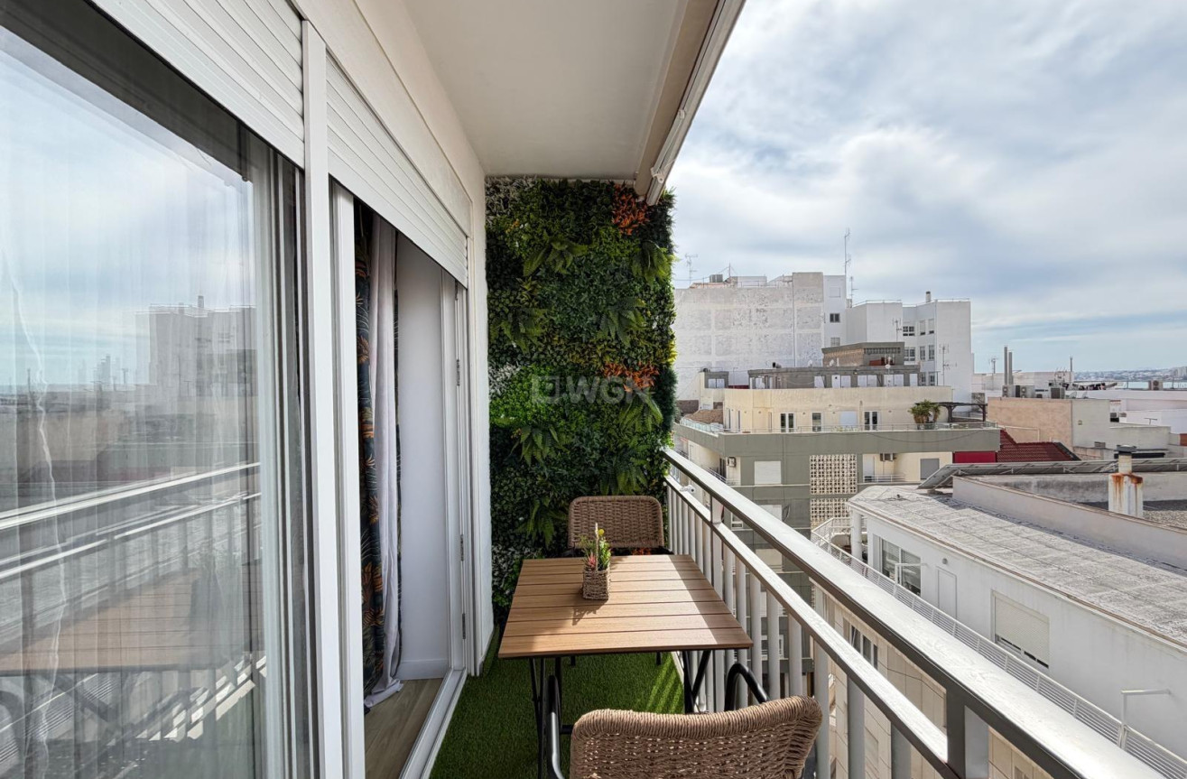 Odsprzedaż - Mieszkanie w bloku - Torrevieja - Centro