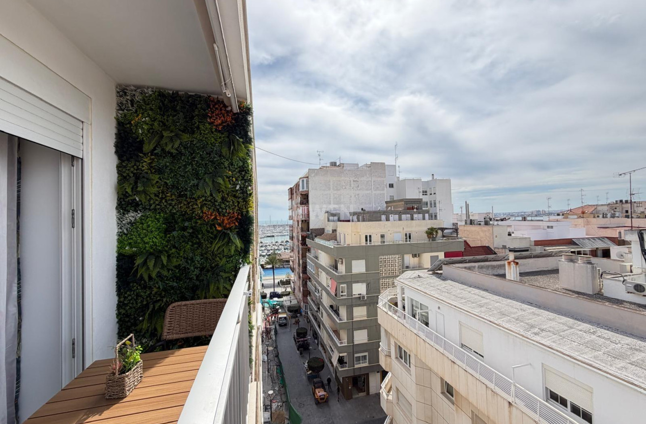 Odsprzedaż - Mieszkanie w bloku - Torrevieja - Centro