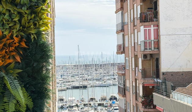 Odsprzedaż - Mieszkanie w bloku - Torrevieja - Centro