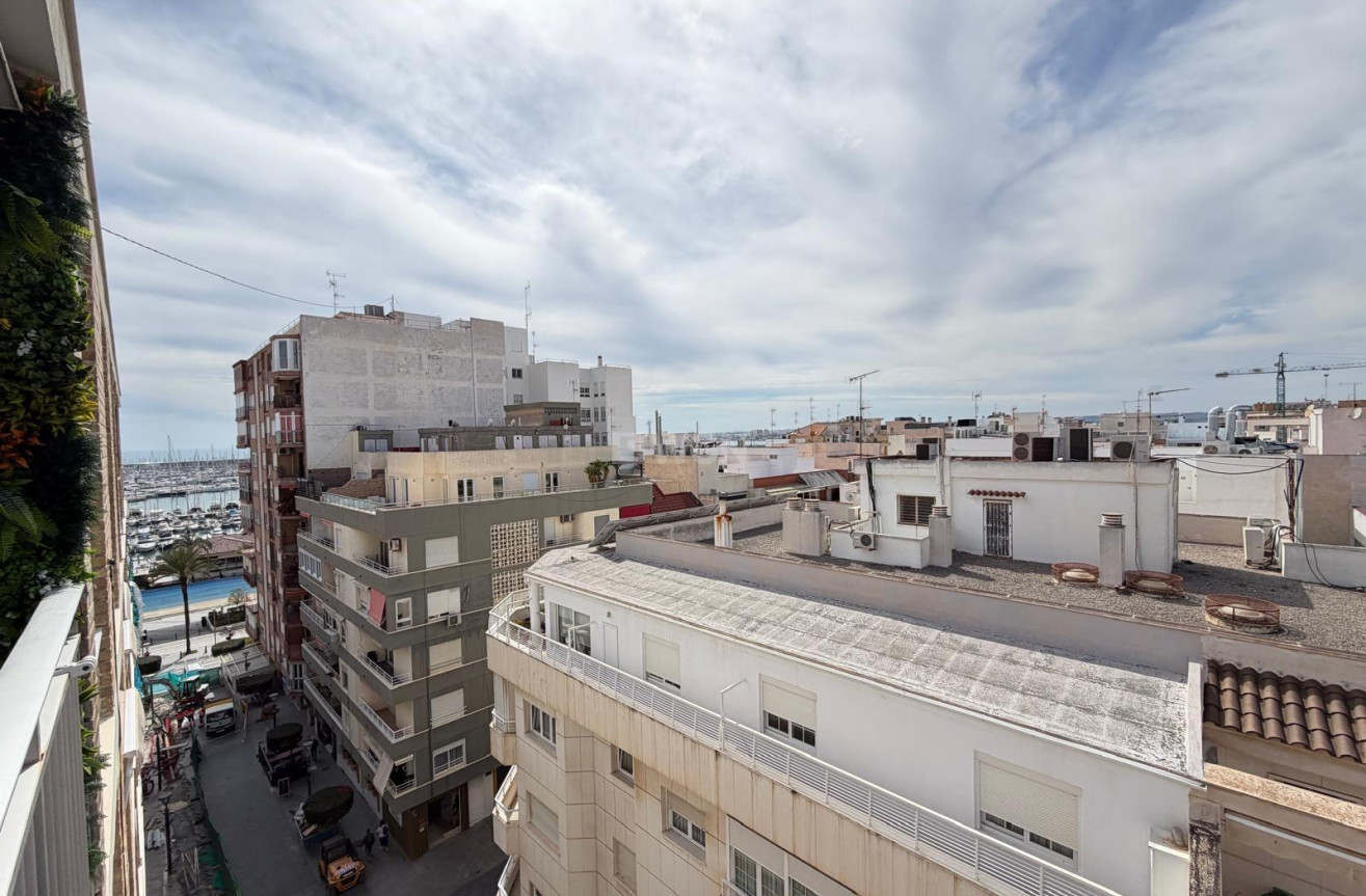 Odsprzedaż - Mieszkanie w bloku - Torrevieja - Centro