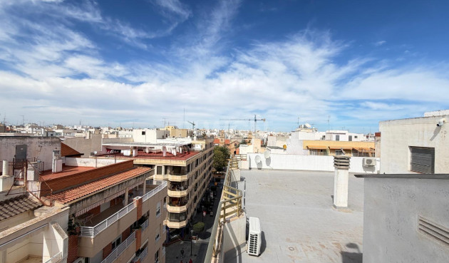 Odsprzedaż - Mieszkanie w bloku - Torrevieja - Centro