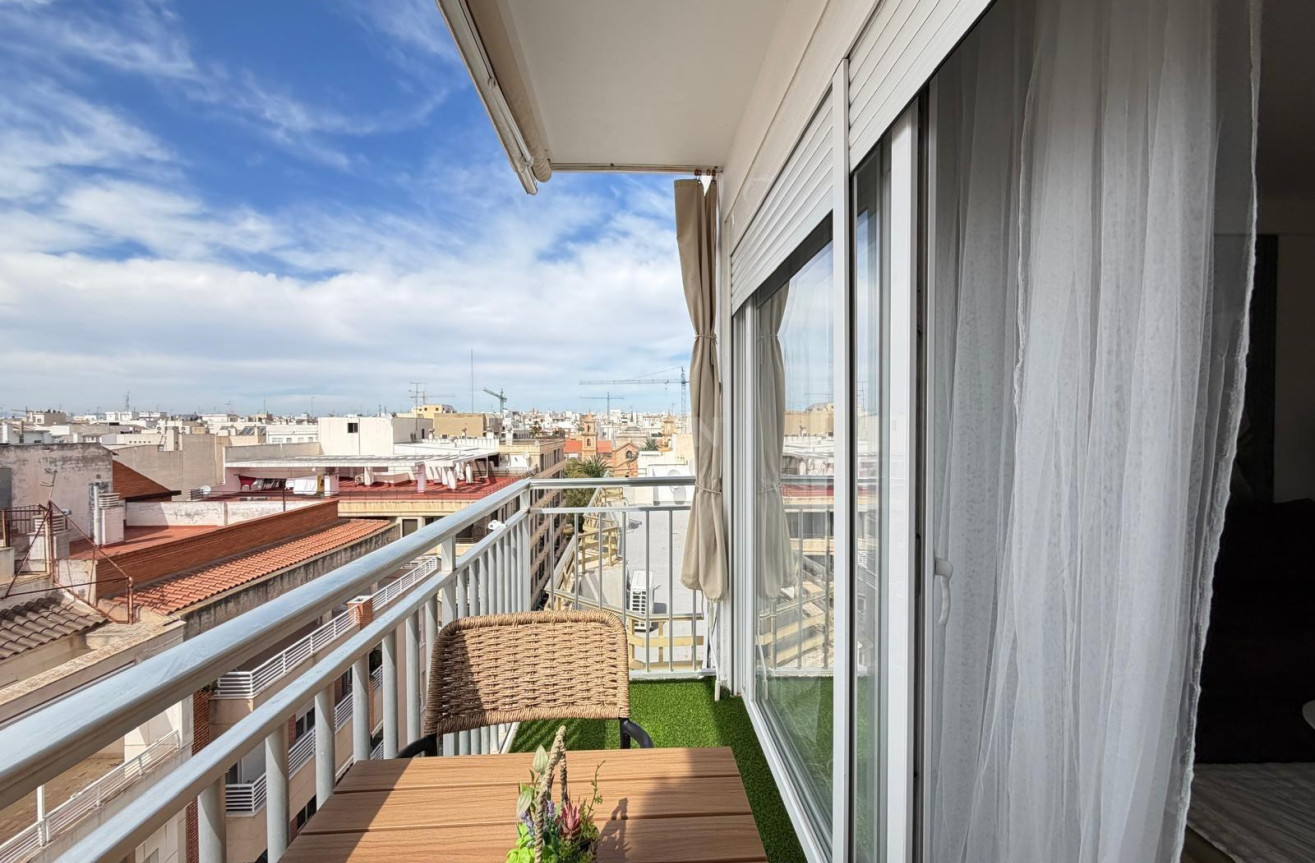 Odsprzedaż - Mieszkanie w bloku - Torrevieja - Centro