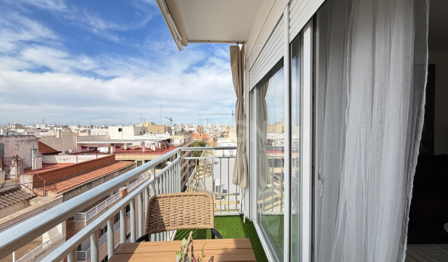 Odsprzedaż - Mieszkanie w bloku - Torrevieja - Centro