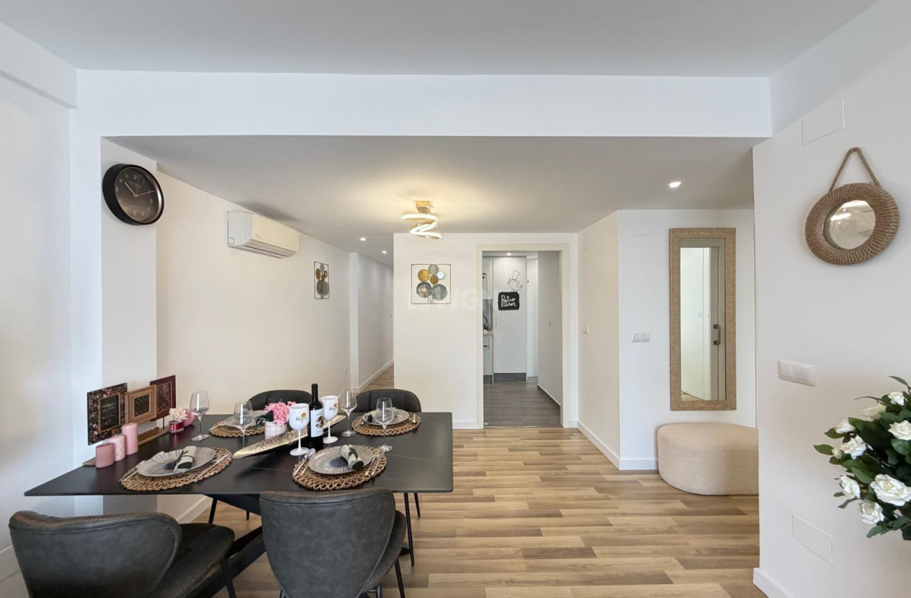 Odsprzedaż - Mieszkanie w bloku - Torrevieja - Centro