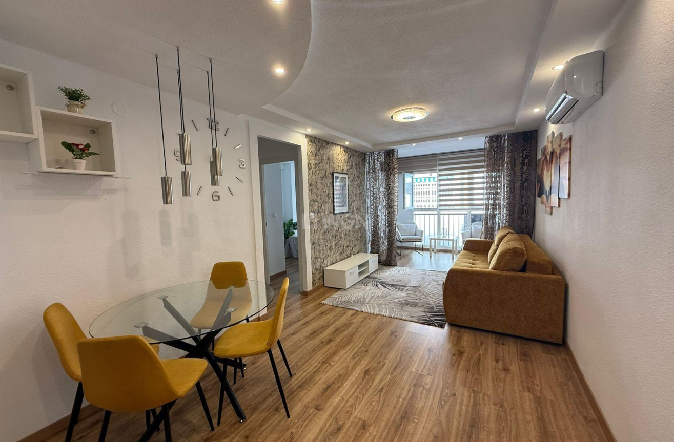 Odsprzedaż - Mieszkanie w bloku - Torrevieja - Centro