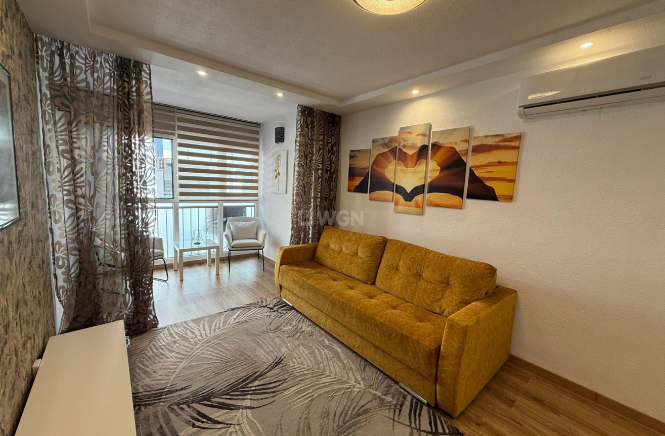 Odsprzedaż - Mieszkanie w bloku - Torrevieja - Centro