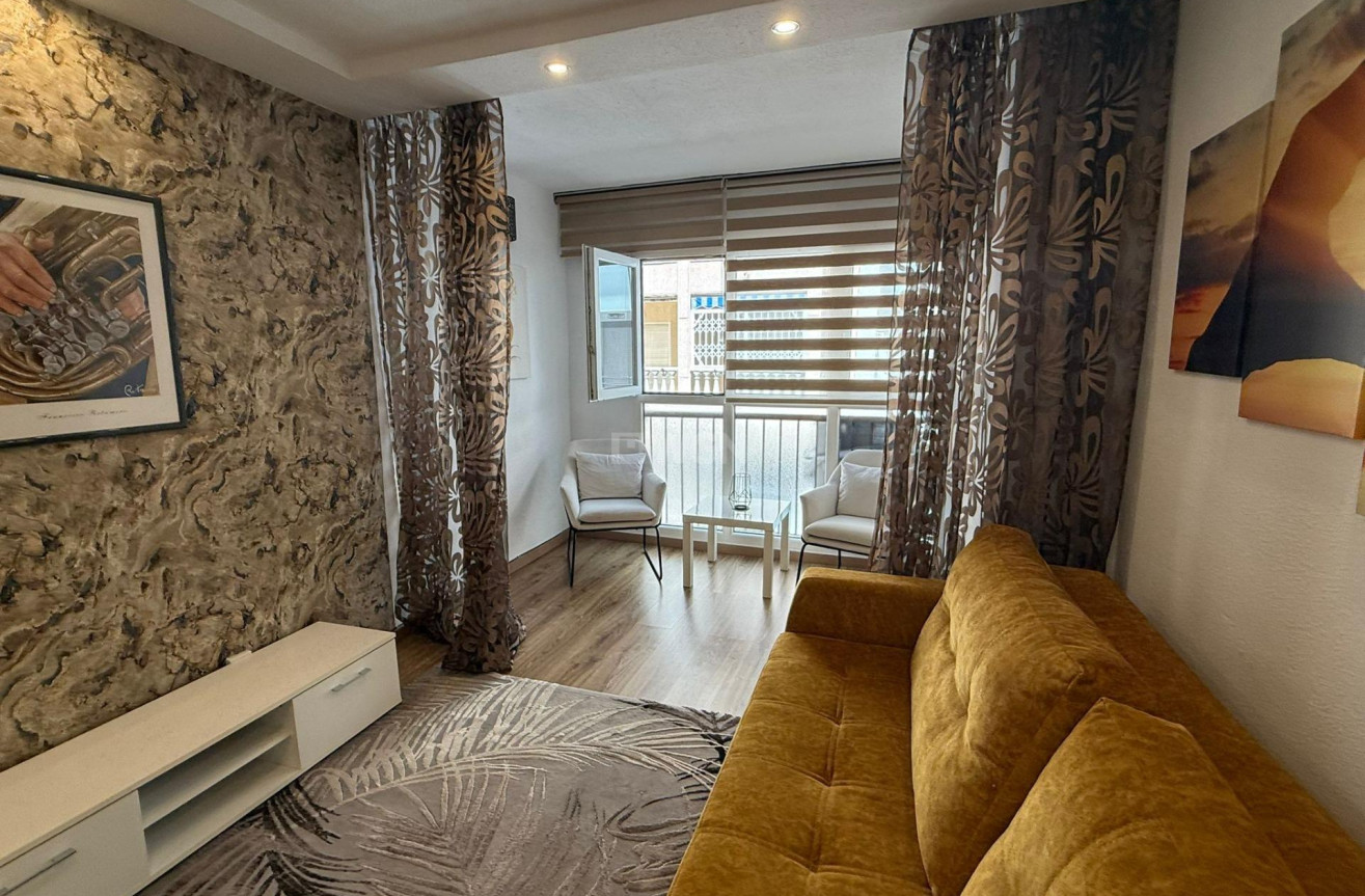 Odsprzedaż - Mieszkanie w bloku - Torrevieja - Centro