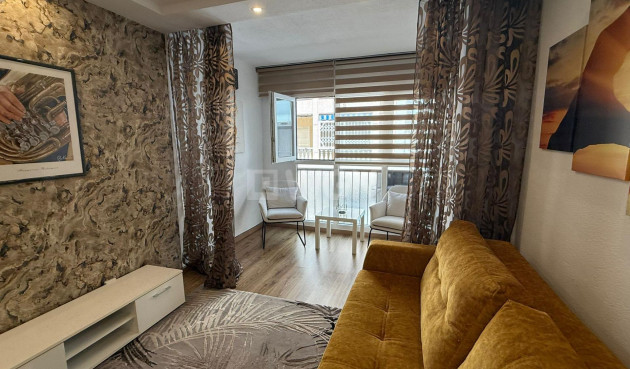 Odsprzedaż - Mieszkanie w bloku - Torrevieja - Centro