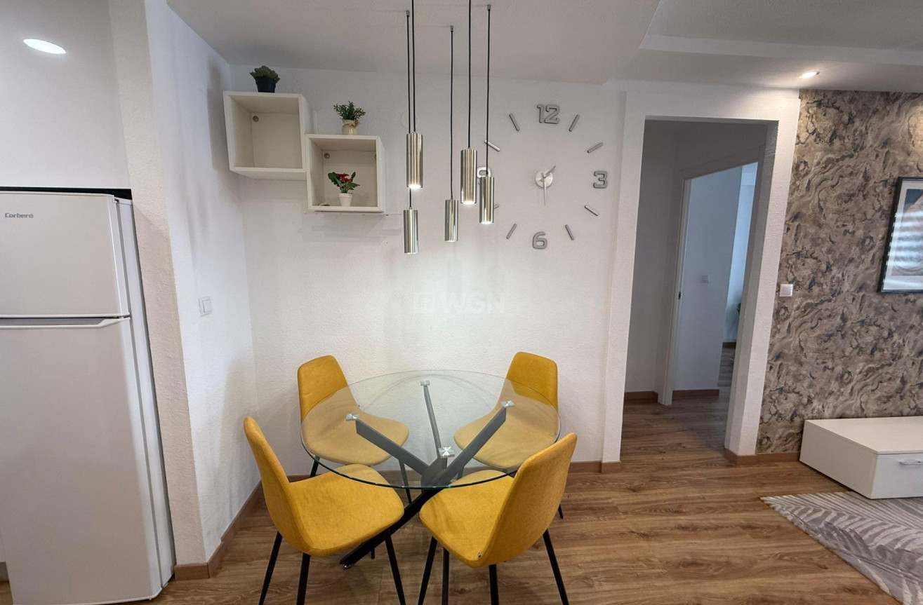 Odsprzedaż - Mieszkanie w bloku - Torrevieja - Centro