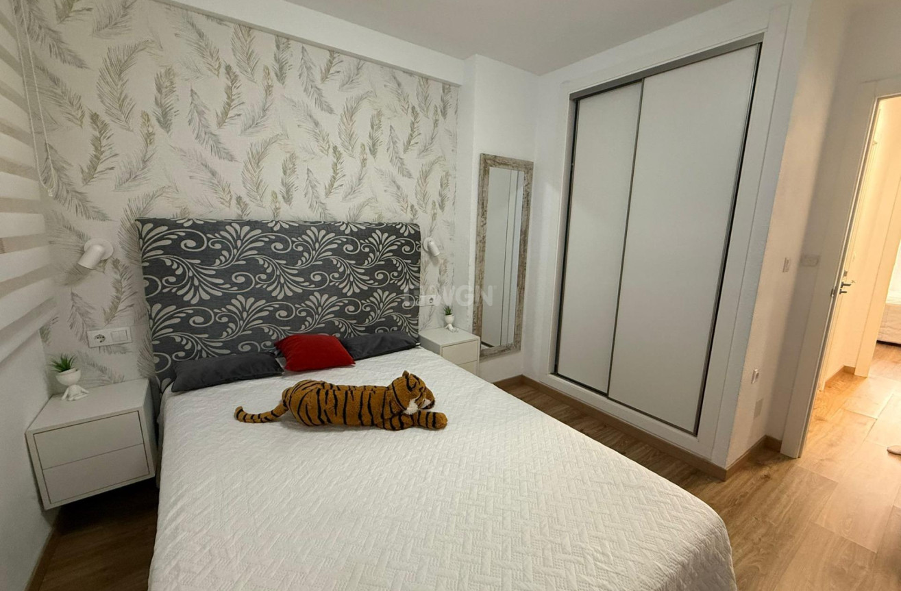 Odsprzedaż - Mieszkanie w bloku - Torrevieja - Centro