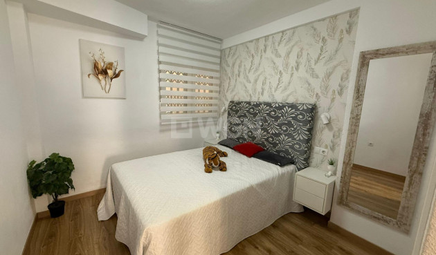 Odsprzedaż - Mieszkanie w bloku - Torrevieja - Centro