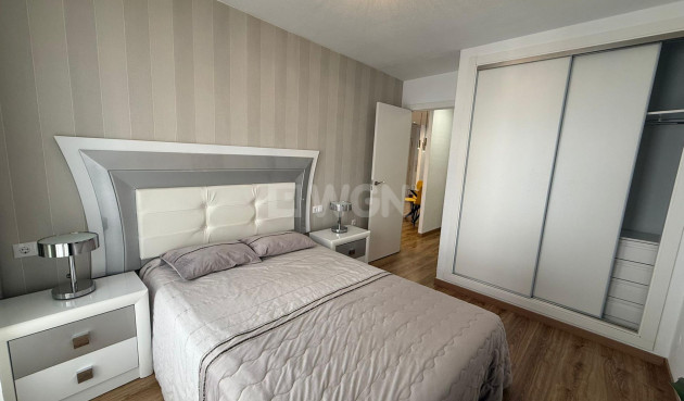 Odsprzedaż - Mieszkanie w bloku - Torrevieja - Centro