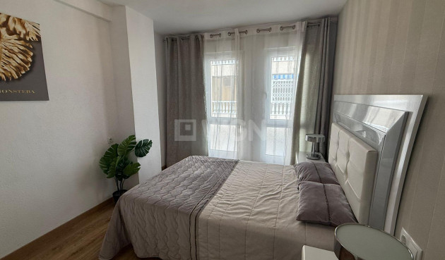 Odsprzedaż - Mieszkanie w bloku - Torrevieja - Centro