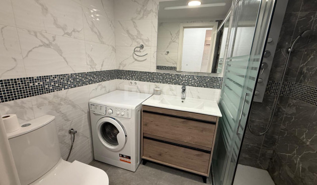 Odsprzedaż - Mieszkanie w bloku - Torrevieja - Centro