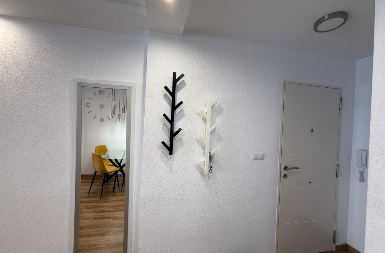 Odsprzedaż - Mieszkanie w bloku - Torrevieja - Centro