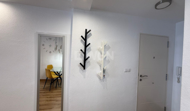Odsprzedaż - Mieszkanie w bloku - Torrevieja - Centro