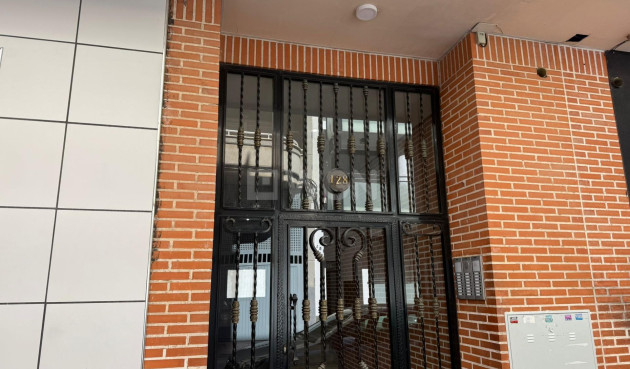 Odsprzedaż - Mieszkanie w bloku - Torrevieja - Centro