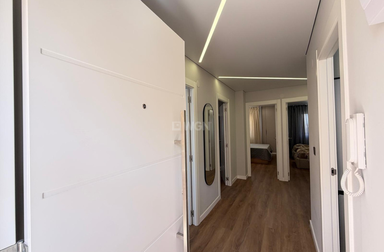 Odsprzedaż - Mieszkanie w bloku - Torrevieja - Punta Prima