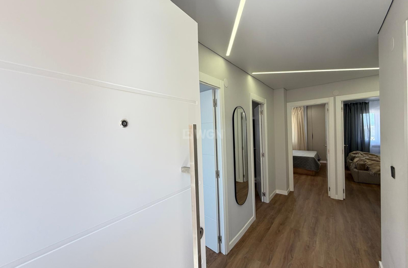 Odsprzedaż - Mieszkanie w bloku - Torrevieja - Punta Prima