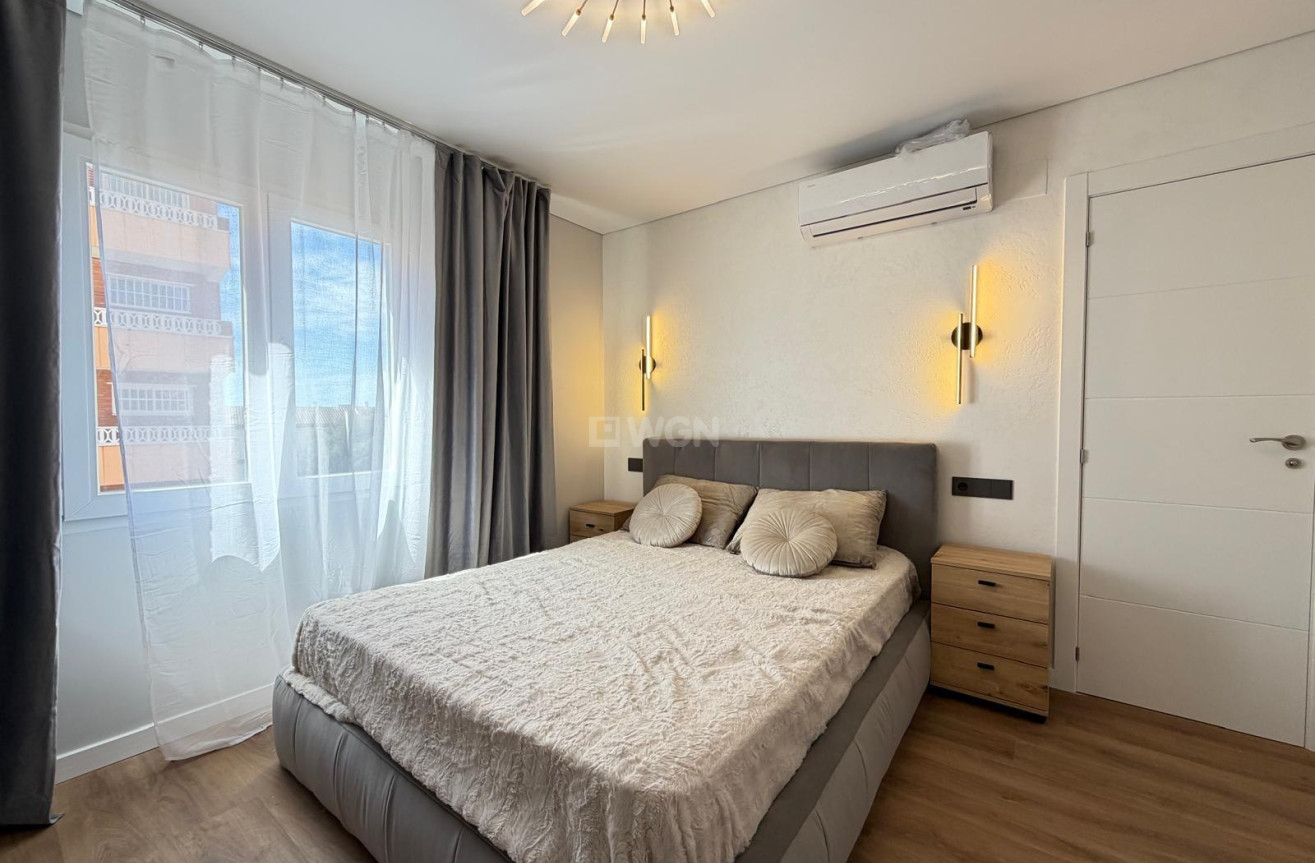 Odsprzedaż - Mieszkanie w bloku - Torrevieja - Punta Prima