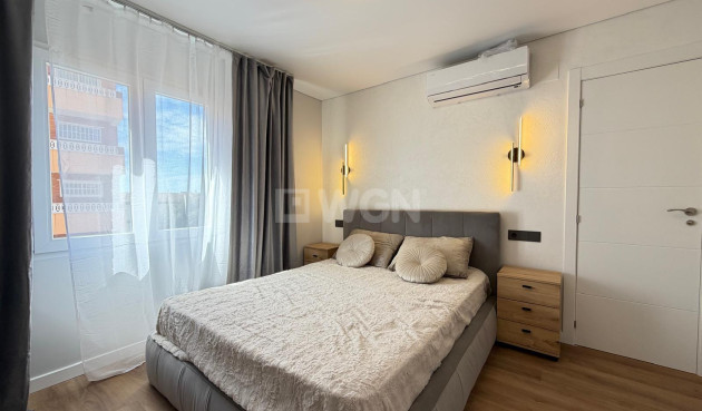 Odsprzedaż - Mieszkanie w bloku - Torrevieja - Punta Prima
