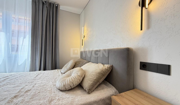 Odsprzedaż - Mieszkanie w bloku - Torrevieja - Punta Prima